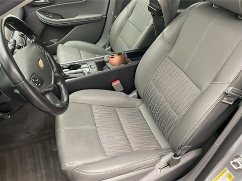 Used 2015 Chevrolet Impala LT image 26