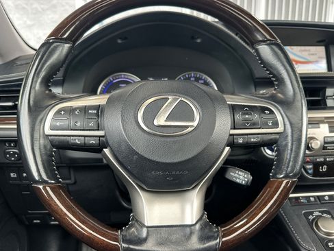 Used 2017 Lexus ES 300h w/ Navigation System Package FWD image 22