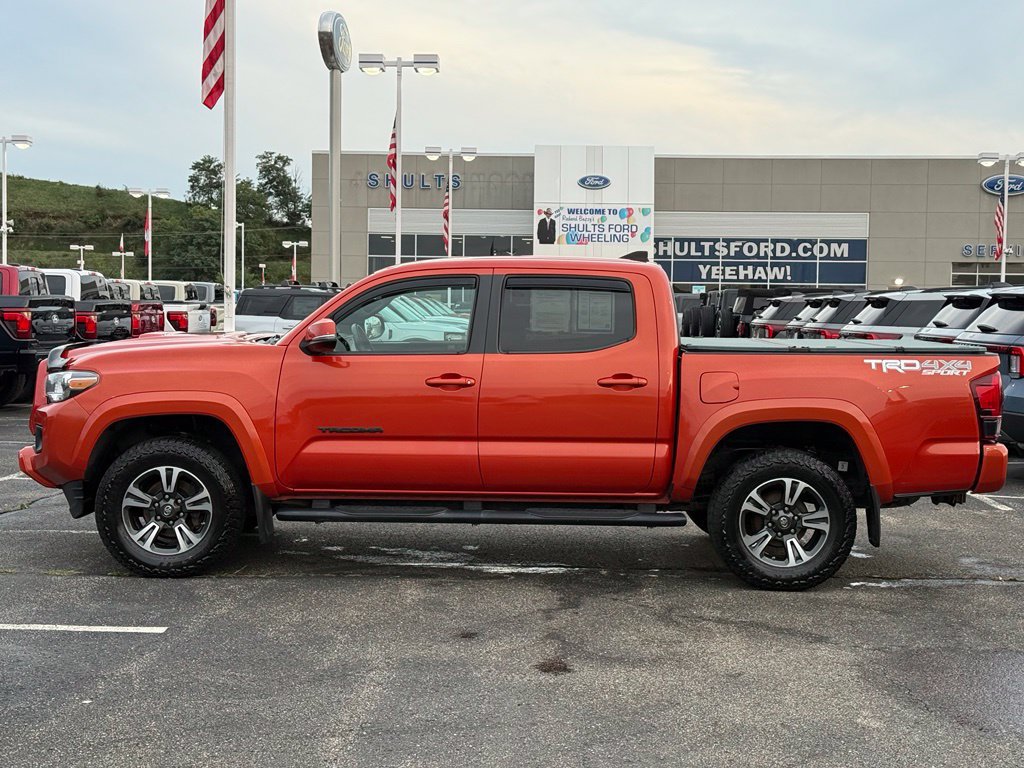 Used 2018 Toyota Tacoma TRD Sport w/ Technology Package AWD/4WD image 2