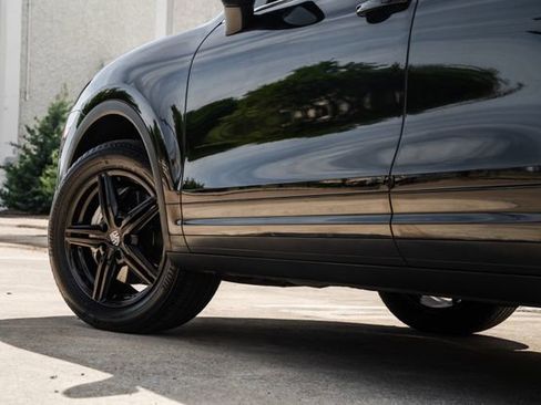 Used 2015 Porsche Cayenne S image 28