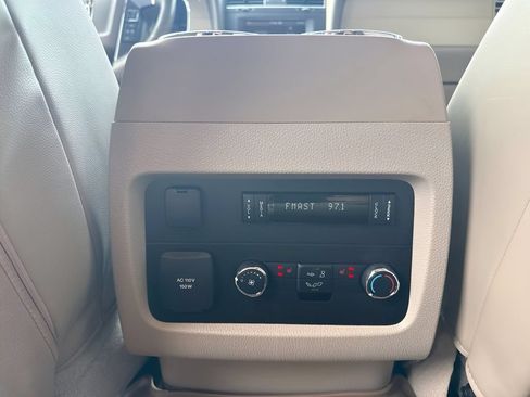 Used 2015 Lincoln Navigator 4WD image 13