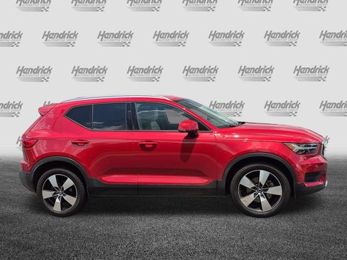Used 2019 Volvo XC40 T4 Momentum FWD image 11