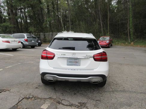 Used 2020 Mercedes-Benz GLA 250 4MATIC image 6