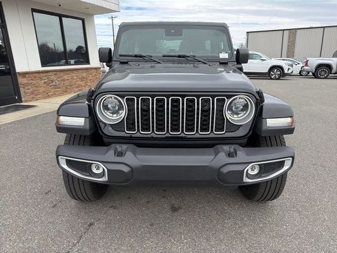 Used 2025 Jeep Wrangler Unlimited Sahara w/ Safety Group image 9