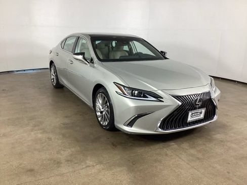 Used 2019 Lexus ES 350 w/ Accessory Package FWD image 3