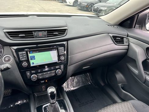 Used 2017 Nissan Rogue SV w/ SV Premium Package image 20