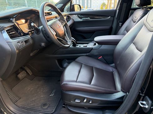 Used 2022 Cadillac XT6 Premium Luxury image 9