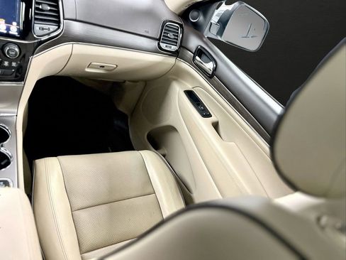 Used 2020 Jeep Grand Cherokee Overland image 17