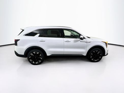 Used 2025 Kia Sorento EX w/ Panoramic Sunroof Package AWD/4WD image 4