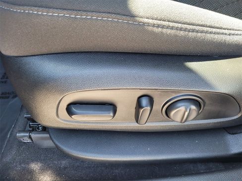 Used 2020 Chevrolet Blazer LT image 6