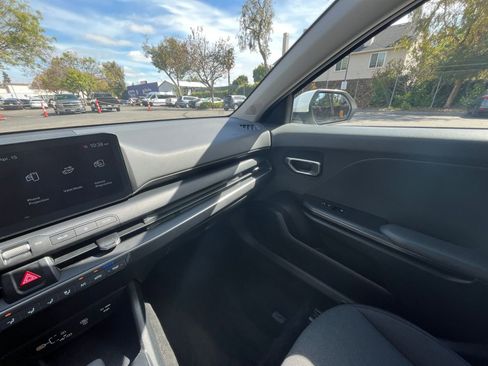 Used 2025 Kia K4 LXS image 34