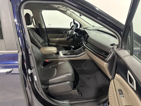 Used 2025 Kia Carnival FWD image 22