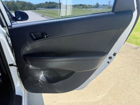 Used 2010 Hyundai Elantra GLS FWD image 14