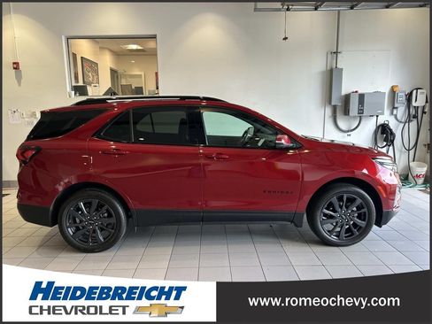Certified 2024 Chevrolet Equinox RS w/ RS Leather Package AWD/4WD image 2