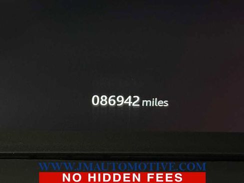 Used 2018 Land Rover Range Rover Velar S image 22