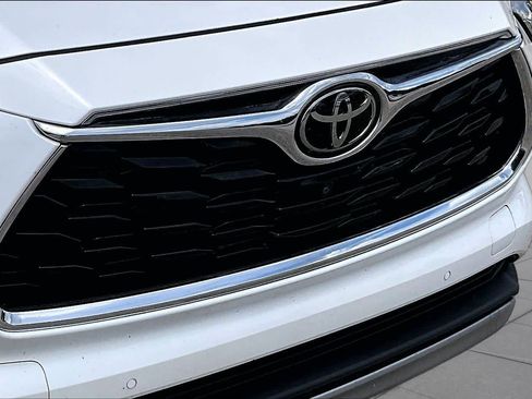Used 2021 Toyota Highlander Platinum FWD image 30