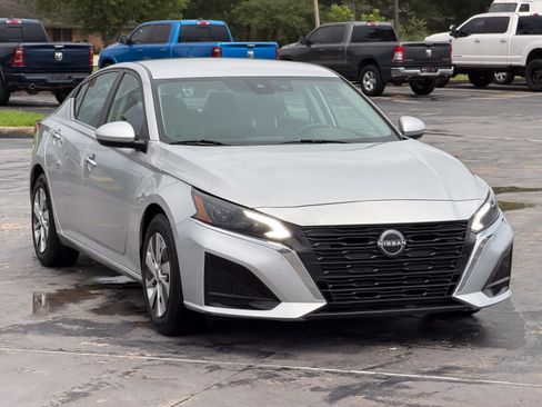 Used 2023 Nissan Altima 2.5 S FWD image 3