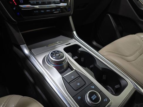 Used 2020 Ford Explorer Platinum w/ Premium Technology Package image 28