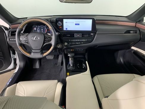 Used 2025 Lexus ES 350 Ultra Luxury w/ Accessory Package (Z2) image 37