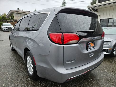 Used 2020 Chrysler Pacifica Touring image 13