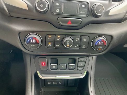 Used 2020 GMC Terrain SLT w/ Preferred Package FWD image 30