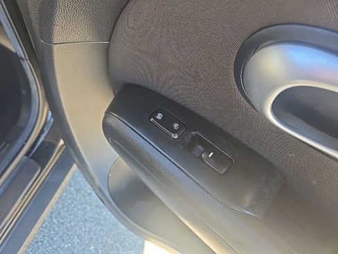 Used 2015 Kia Soul image 34