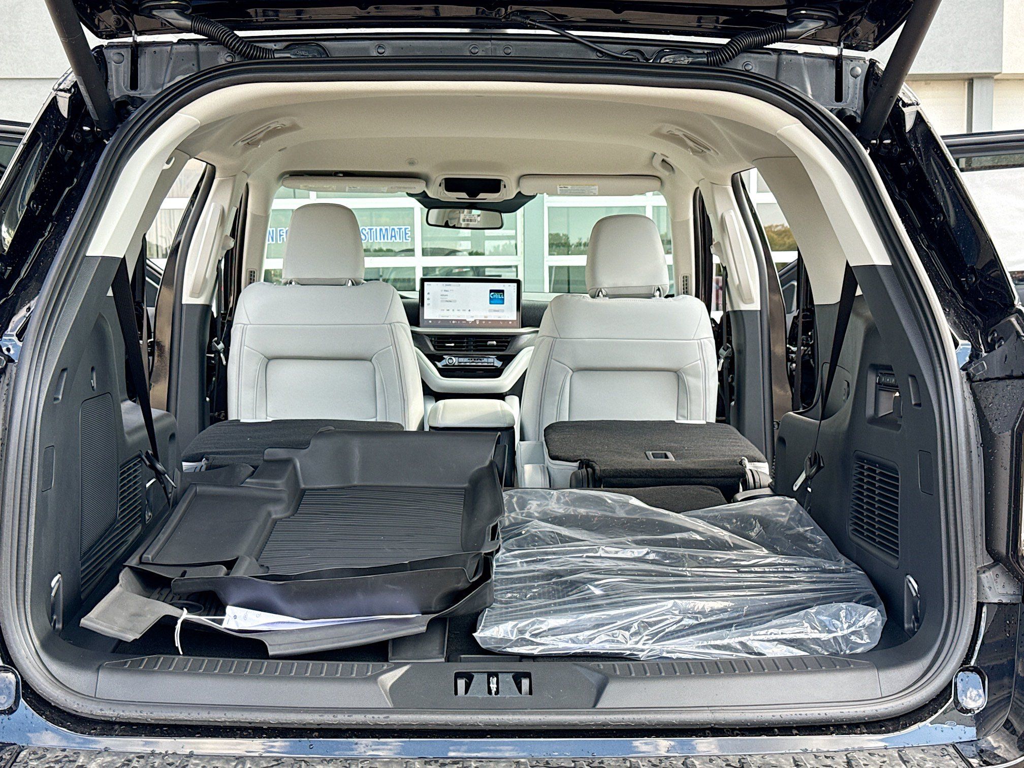 New 2026 Ford Explorer Platinum w/ LUX Leather Package AWD/4WD image 7