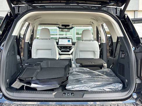 New 2026 Ford Explorer Platinum w/ LUX Leather Package AWD/4WD image 7