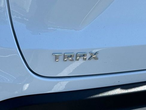Used 2025 Chevrolet Trax LS FWD image 12