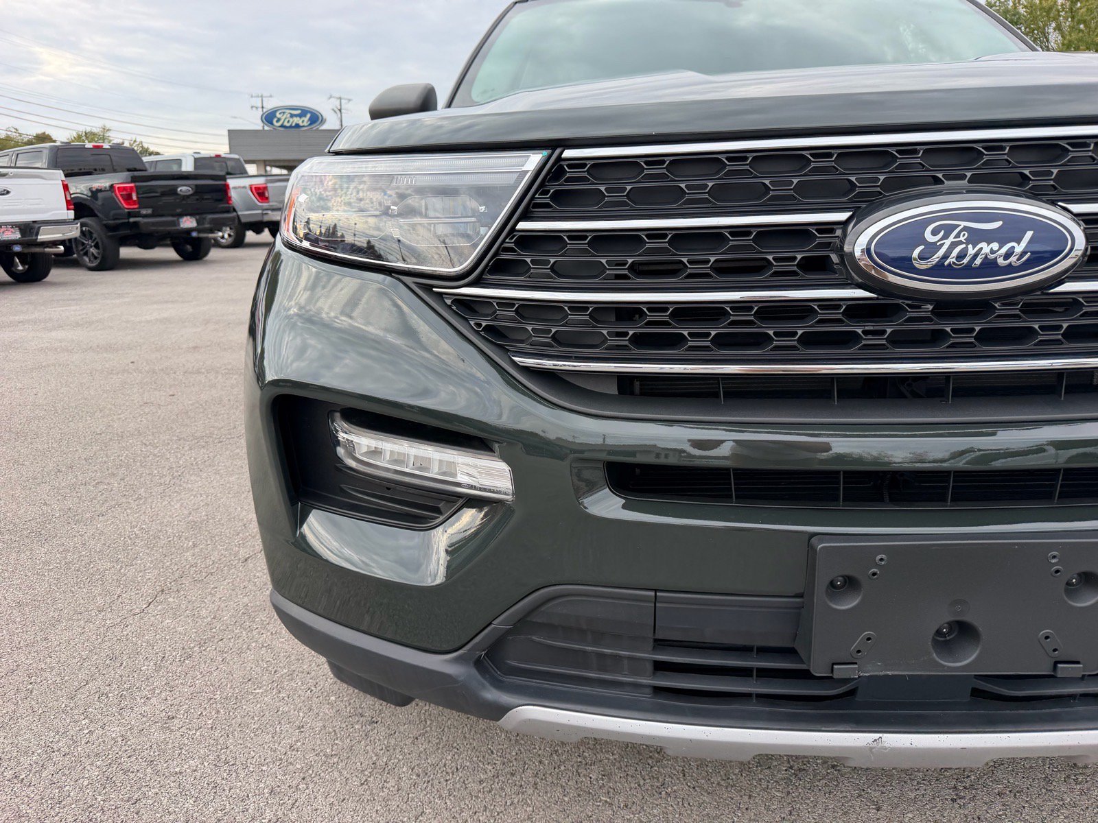 Used 2023 Ford Explorer XLT w/ Equipment Group 202A AWD/4WD image 4