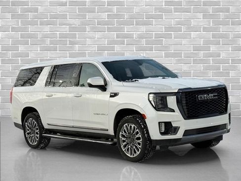 Used 2023 GMC Yukon XL Denali Ultimate image 9