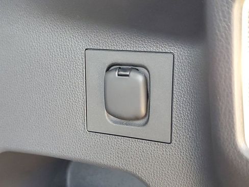 Used 2025 Toyota 4Runner SR5 AWD/4WD image 8