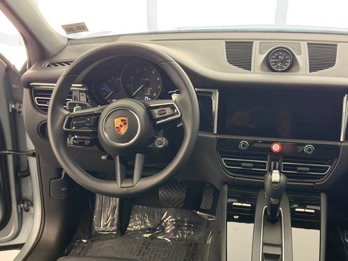 Certified 2026 Porsche Macan AWD/4WD image 20