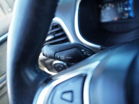 Used 2021 Ford Edge Titanium image 29