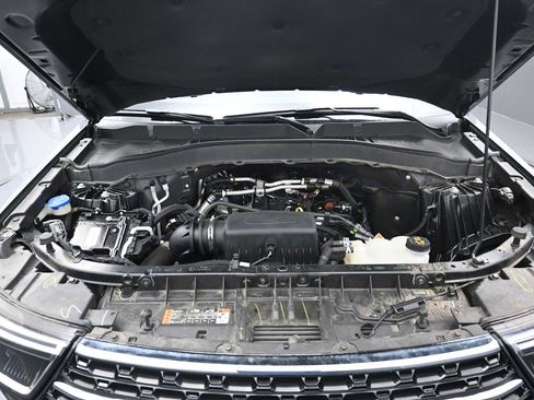 Used 2021 Ford Explorer XLT w/ Equipment Group 202A AWD/4WD image 21