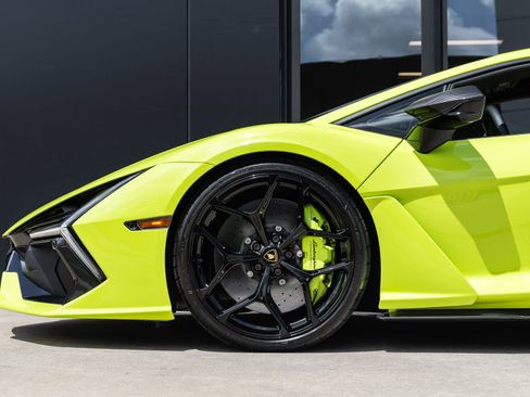 Used 2025 Lamborghini Revuelto AWD/4WD image 12
