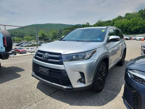 Used 2019 Toyota Highlander SE AWD/4WD image 4