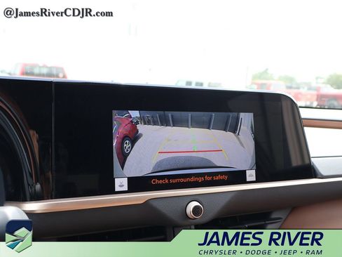 Used 2025 Toyota Crown Signia AWD/4WD image 33
