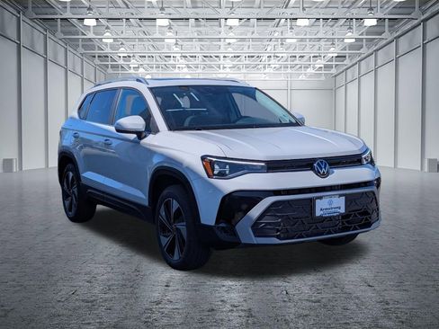 New 2026 Volkswagen Taos SE image 7