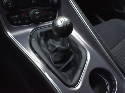 Used 2015 Dodge Challenger R/T w/ Quick Order Package 22B R/T RWD image 29