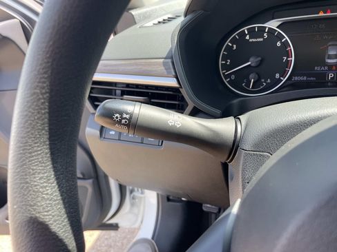 Used 2025 Nissan Altima 2.5 SV FWD image 35
