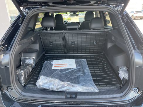 New 2026 Volkswagen Tiguan SE R-Line FWD image 24