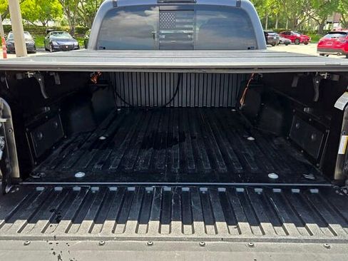 Used 2018 Toyota Tacoma SR5 RWD image 13