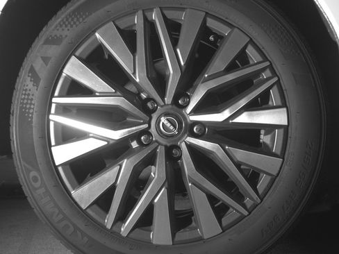 Used 2025 Nissan Altima 2.5 SV FWD image 14