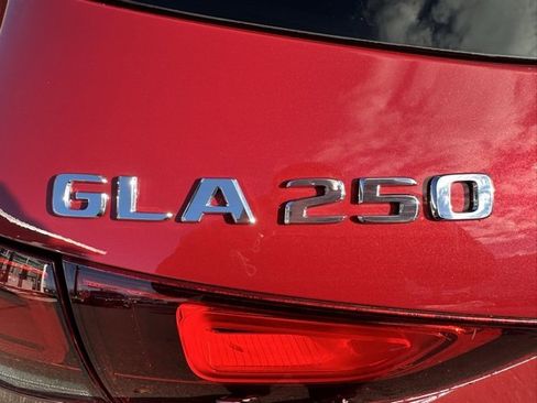 Certified 2022 Mercedes-Benz GLA 250 4MATIC image 9