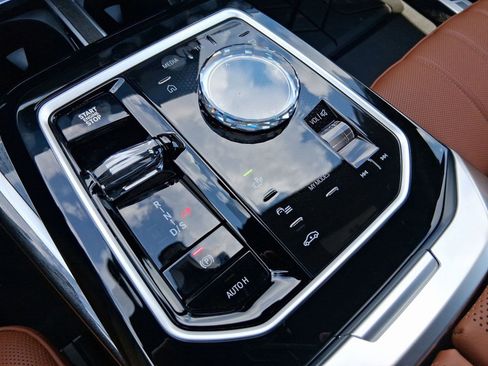 New 2026 BMW 750e xDrive w/ Executive Package image 26