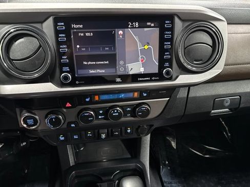 Used 2020 Toyota Tacoma Limited AWD/4WD image 23