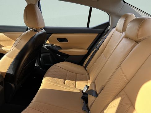 Used 2025 Nissan Sentra SV w/ SV Premium Package image 14