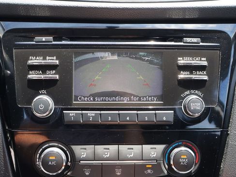 Used 2016 Nissan Rogue S AWD/4WD image 10