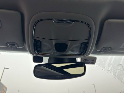 Used 2021 Jeep Cherokee Limited image 19